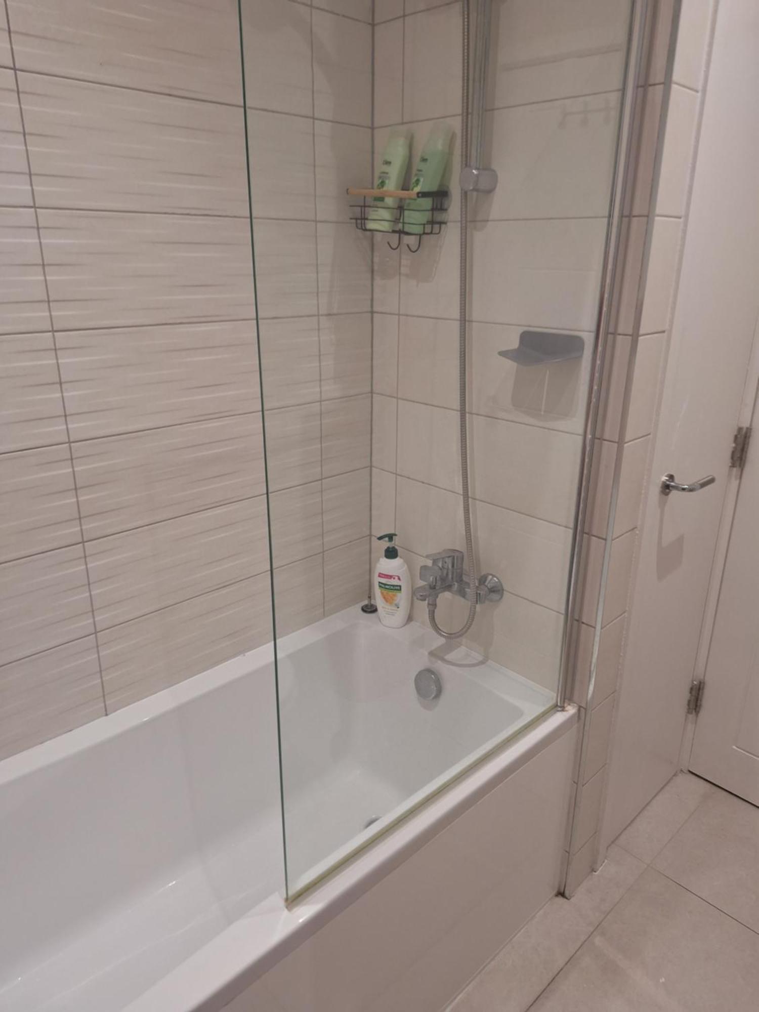 Budget Single Room Only For One Adult - Shared Flat Northolt  外观 照片
